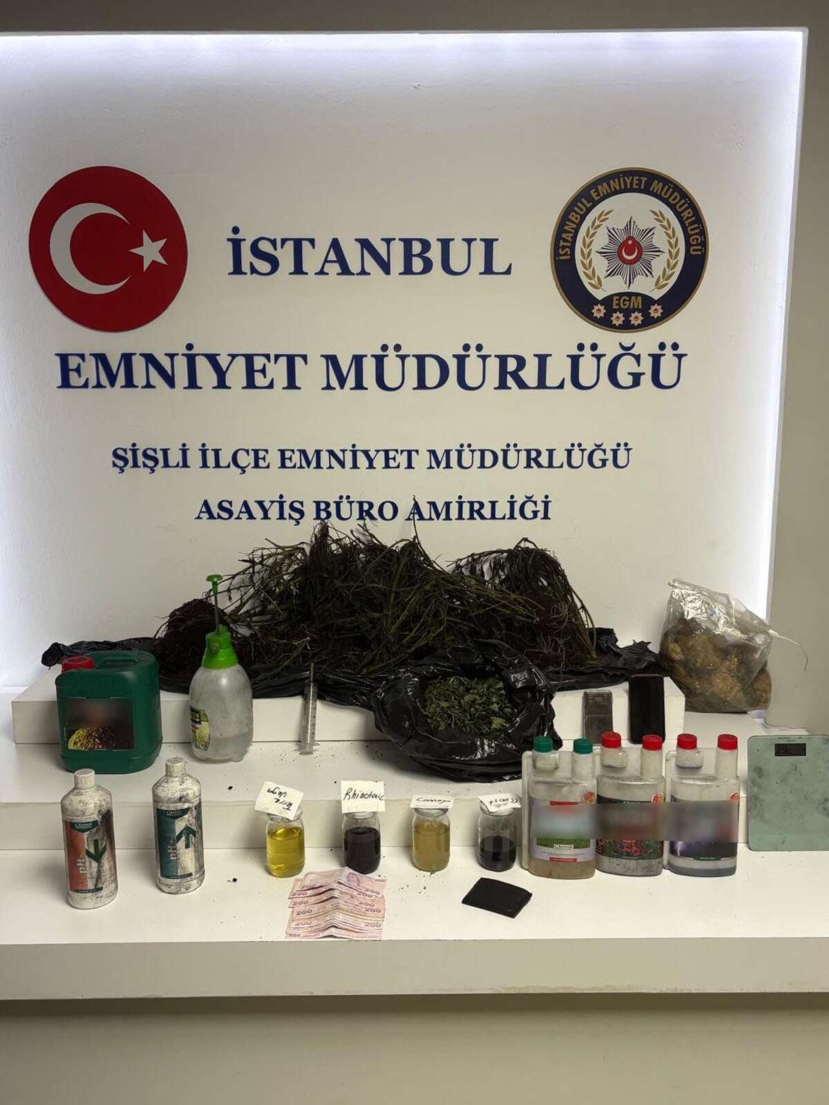 Yangın ihbarına giden ekipler, evde başka bir şeyle karşılaştı 7